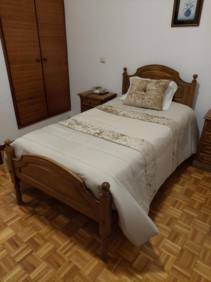 Residencial Real - Antiga Rosas Bed and Breakfast Vila Real Esterno foto